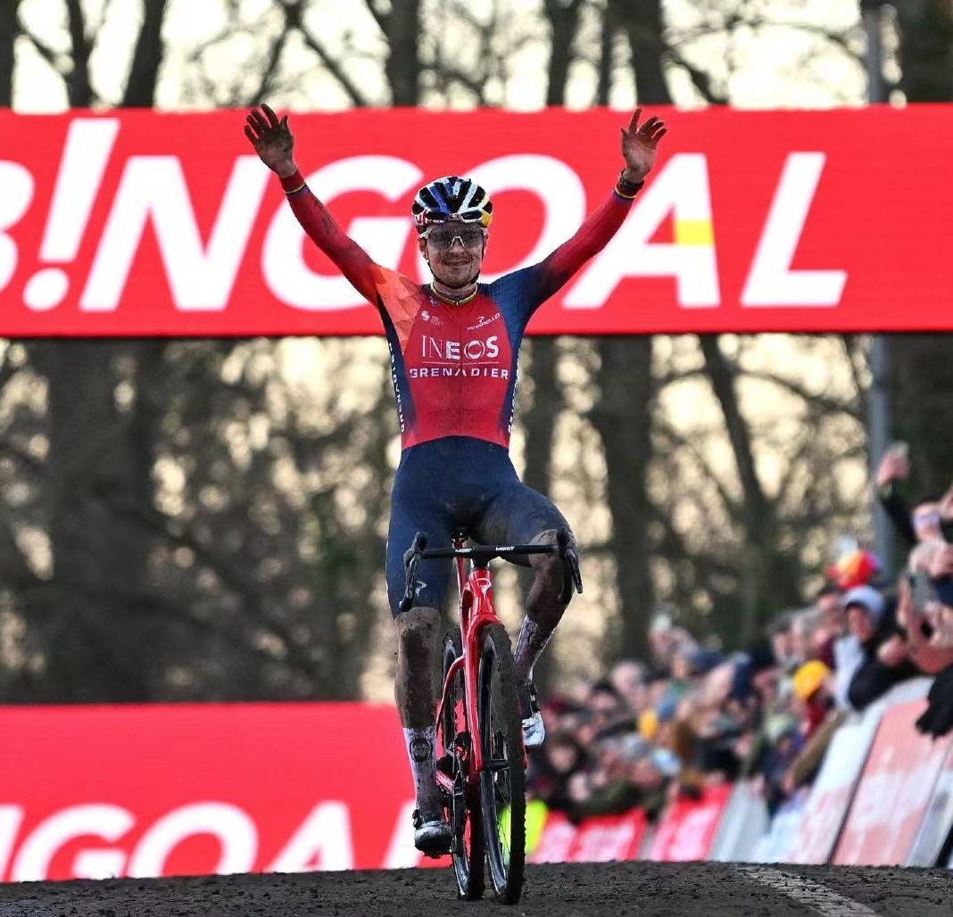 Cross-country racen, de ultieme competitieve reis onder de kostuums van topcoureurs